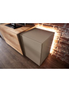 Wohnwand Media Design auf Sockel - Raucheiche Furnier / Nougat Mattlack